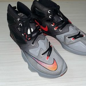 NIKE LEBRON 13 "ON COURT" SNEAKERSSHOES SIZE 9 MENS